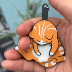 Mischief Cat Interactive Keychain Funny Wiggling Keychain with Rotating Cats Eggs Hilarious Gift for Cat Lovers